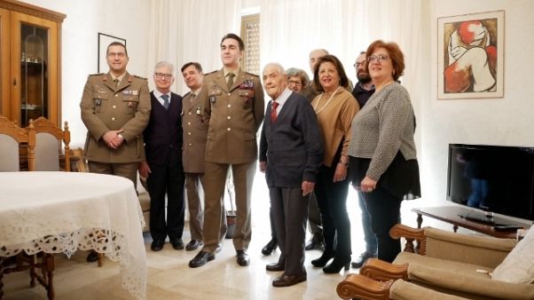 Esercito: reduce festeggiato a 107 anni Esercito: reduce festeggiato a 107 anni