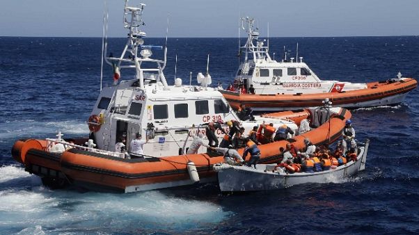 Libia: da Italia 20 gommoni, bus, radio Libia: da Italia 20 gommoni, bus, radio