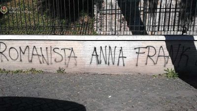"Romanista Anna Frank", scritta a Roma