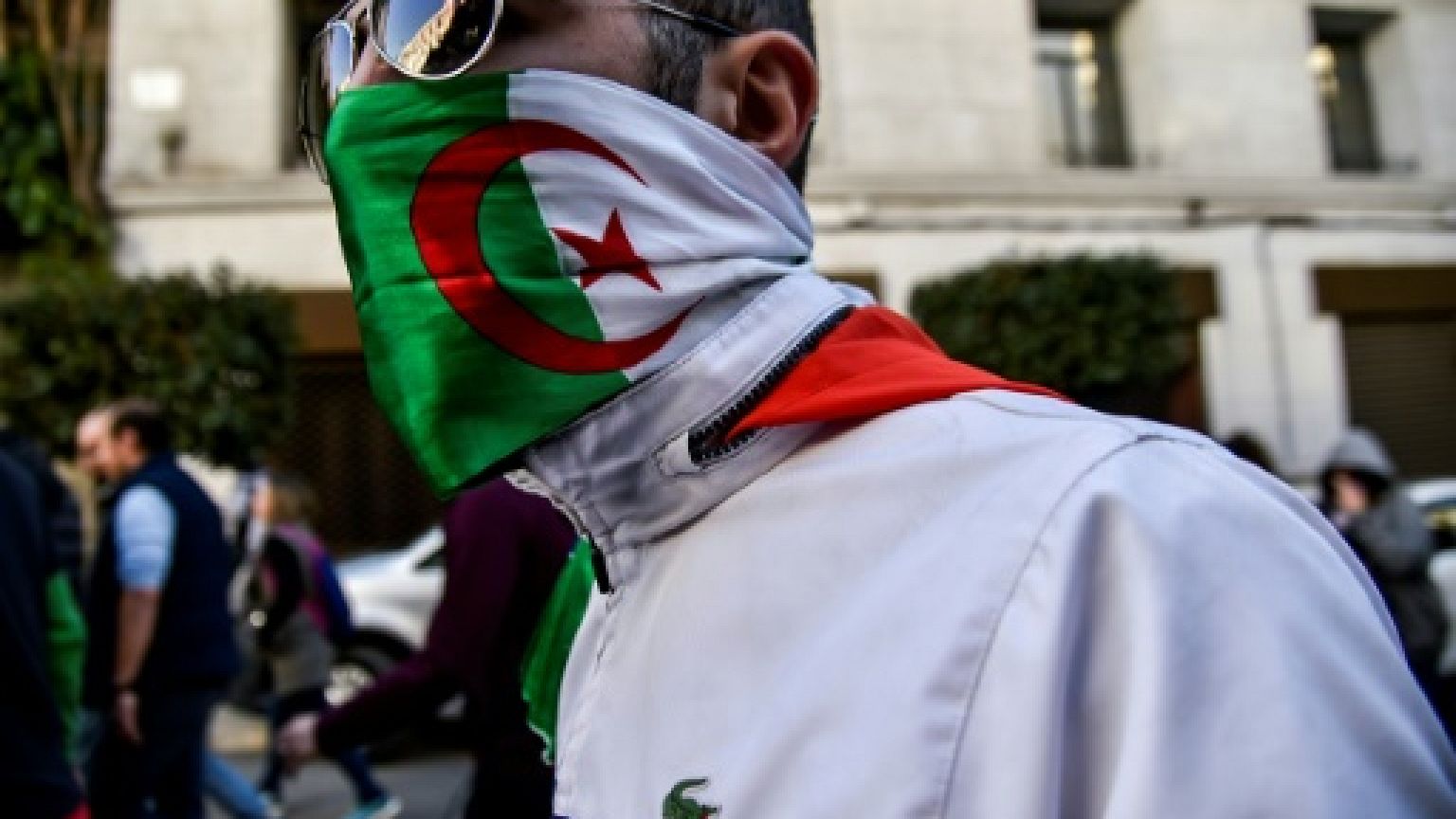 Des dizaines de milliers d'Algériens manifestent contre un 5e mandat de Bouteflika