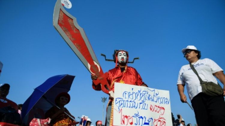 Thaïlande : des partis proches du clan Shinawatra mobilisés avant une décision de justice cruciale
