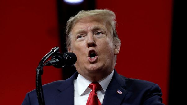 ترامب يقول إن معارضيه يحاولون إخراجه من البيت الأبيض "بكلام هراء" ترامب يقول إن معارضيه يحاولون إخراجه من البيت الأبيض "بكلام هراء"