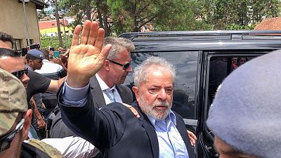 الرئيس البرازيلي السابق لولا يؤكد براءته خلال جنازة حفيده