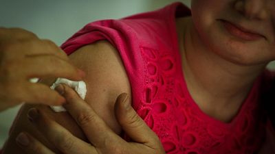 Documenti vaccini figlia falsi, indagati Documenti vaccini figlia falsi, indagati