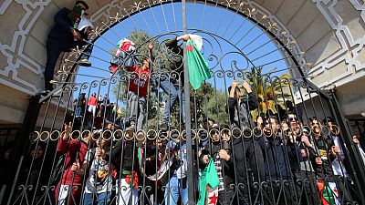 شاهد: مدير حملة الرئيس الجزائري بوتفليقة يصل إلى مقر المجلس الدستوري