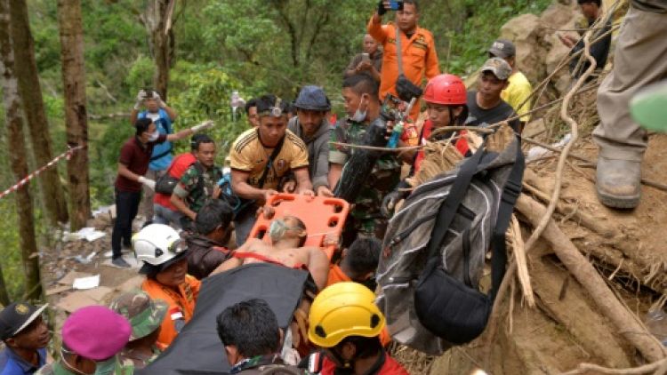 Mine effondrée en Indonésie: l'espoir s'amenuise pour les mineurs prisonniers 