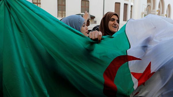 Algerian protesters demand Bouteflika quits, army chief issues warning Algerian protesters demand Bouteflika quits, army chief issues warning