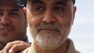رجل في الأخبار- قائد بالحرس الثوري الإيراني يستعرض عضلاته السياسية