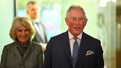 الملكة إليزابيث تحتفل بالذكرى الخمسين لتنصيب ابنها تشارلز أميرا لويلز