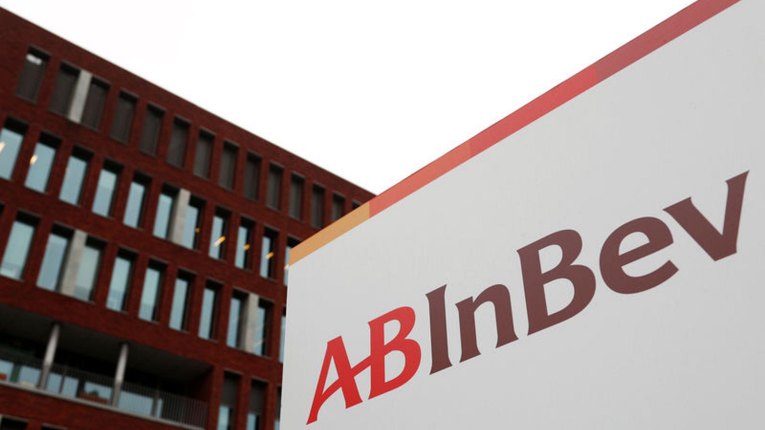 AB InBev Chairman Goudet to step down