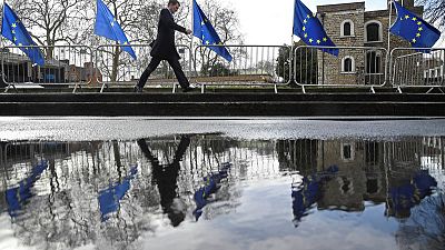 UK promises safeguards on workers' rights after Brexit UK promises safeguards on workers' rights after Brexit
