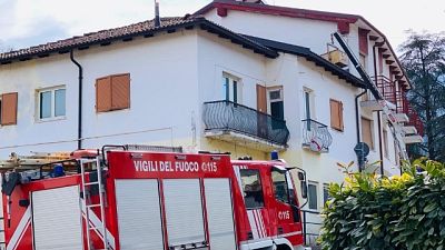 Cade da tetto casa, morto nel Cuneese Cade da tetto casa, morto nel Cuneese