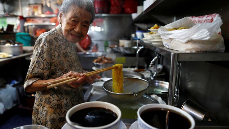 Ageing Singapore - 90-year old noodle vendor helps keep foodie culture alive