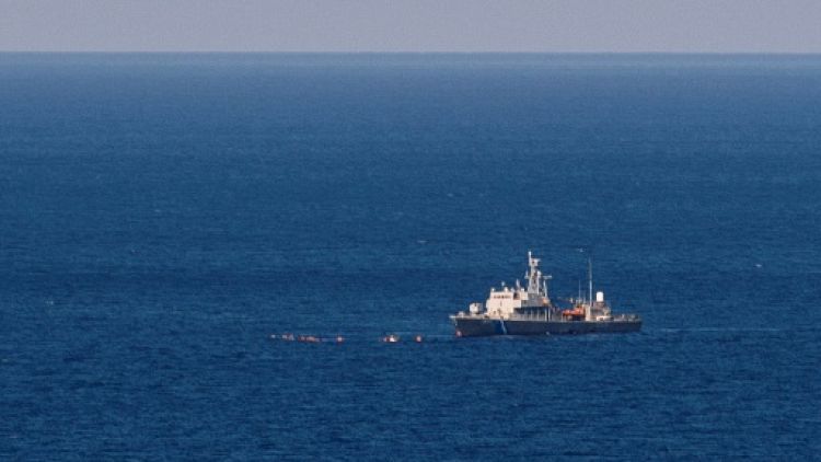 Grèce: un bateau de migrants coule, trois morts dont deux enfants 