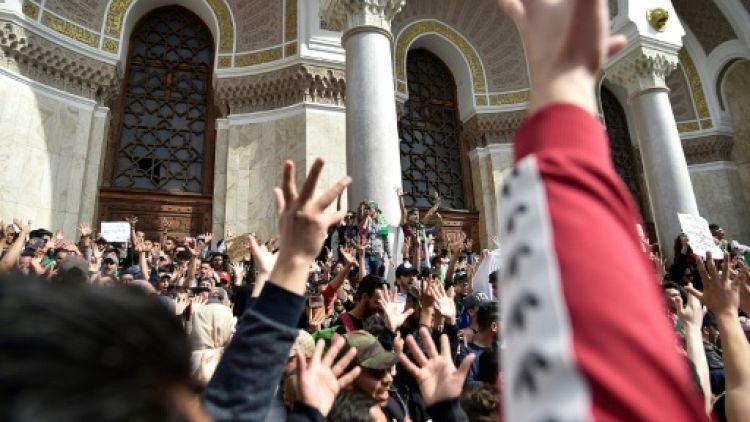 Un millier d'avocats manifestent contre un 5e mandat de Bouteflika à Alger