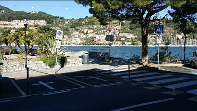 Atei contro parroco,parcheggio riservato Atei contro parroco,parcheggio riservato