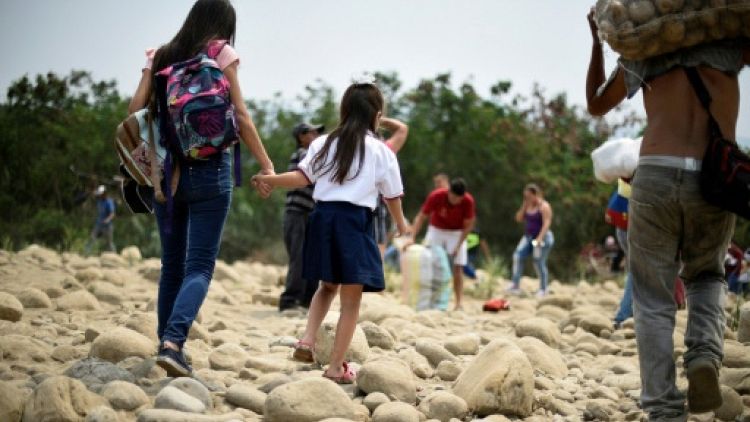 Venezuela: le dangereux chemin des écoliers vers la Colombie