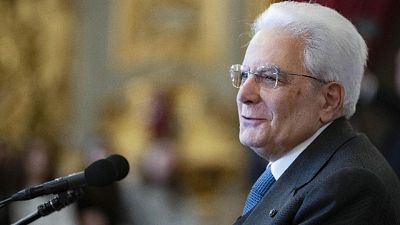 Mattarella, si approfitta donne schiave Mattarella, si approfitta donne schiave