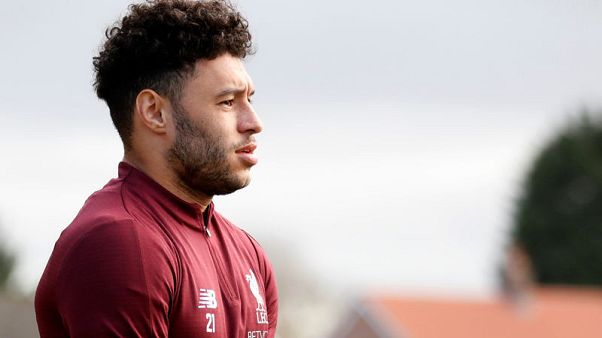 Soccer-Liverpool's Oxlade-Chamberlain suffers injury setback Soccer-Liverpool's Oxlade-Chamberlain suffers injury setback