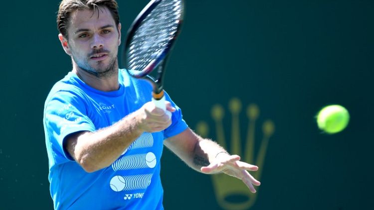 Wawrinka comes from behind to advance at Indian Wells