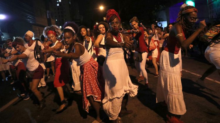 آلاف يتظاهرون في البرازيل في يوم المرأة العالمي