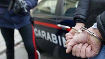 Abusa di un sedicenne, arrestato Abusa di un sedicenne, arrestato