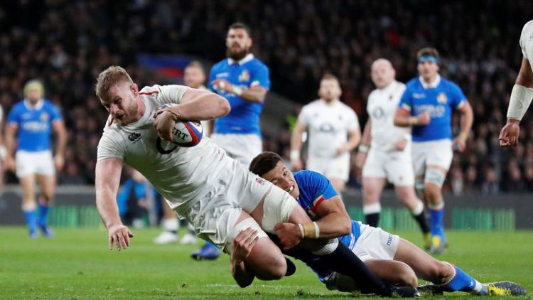 England put Italy to the sword to stay in title hunt