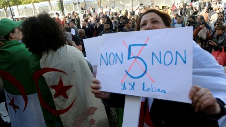En Tunisie, enthousiasme et craintes face à la contestation algérienne