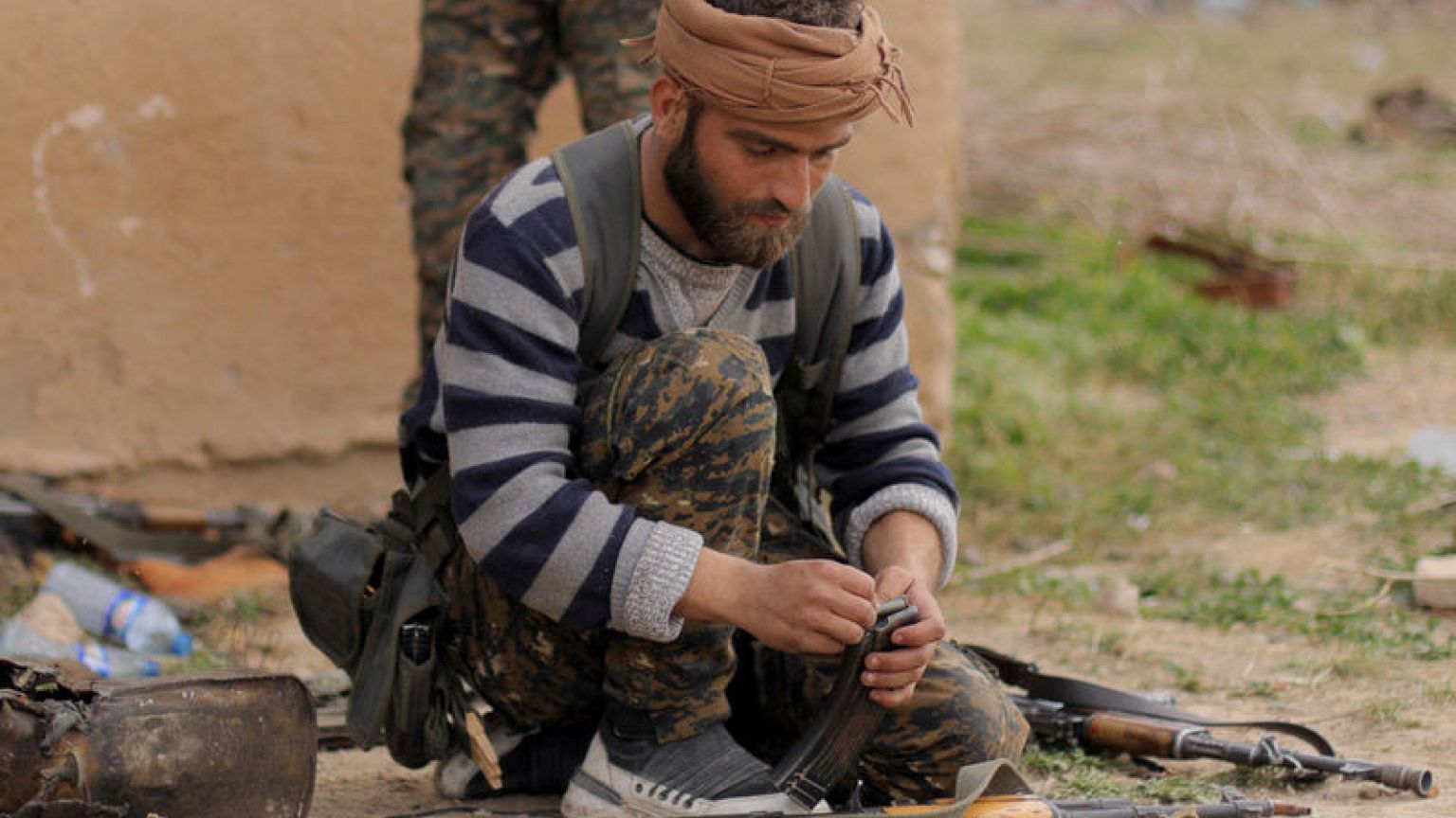 U.S.-backed Syrian force attacks Islamic State enclave
