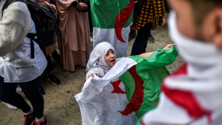 En Algérie, les étudiants refusent le bonus de vacances "empoisonné" des autorités
