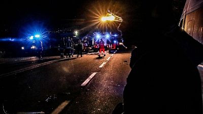 Scontro frontale Pesaro,2 morti 6 feriti Scontro frontale Pesaro,2 morti 6 feriti
