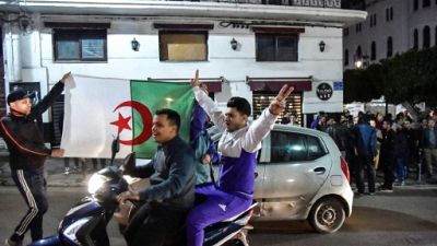Algérie: Bouteflika renonce à un 5e mandat et reporte la présidentielle Algérie: Bouteflika renonce à un 5e mandat et reporte la présidentielle