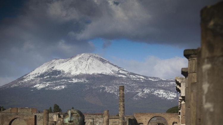Torna la neve sul Vesuvio