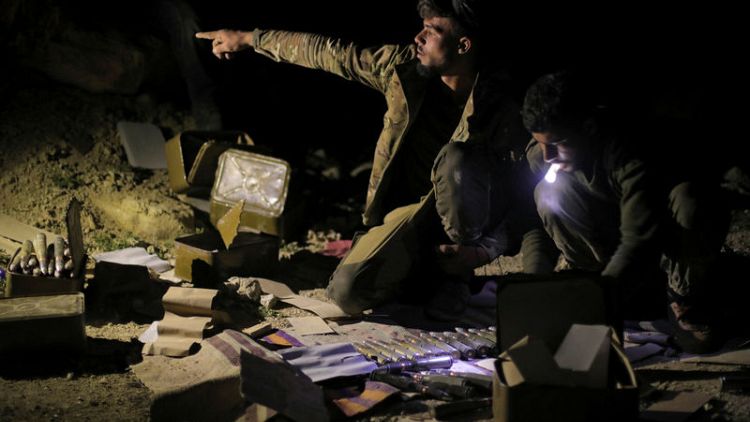 استسلام المئات مع قرب هزيمة تنظيم الدولة الإسلامية في آخر معقل له