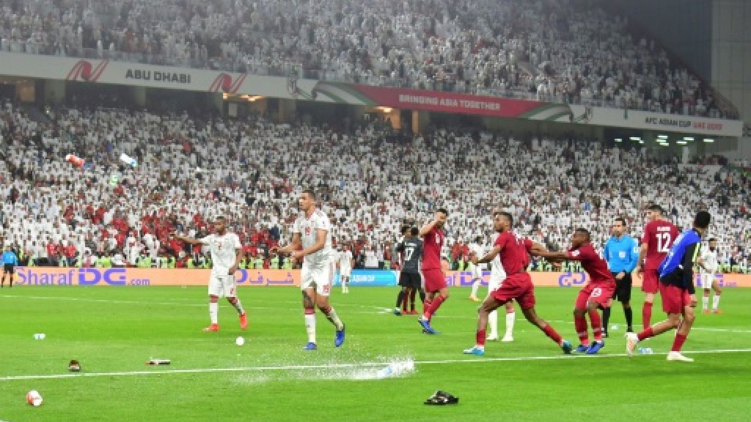 Coupe d'Asie: les Emirats punis après les jets de chaussures face au Qatar