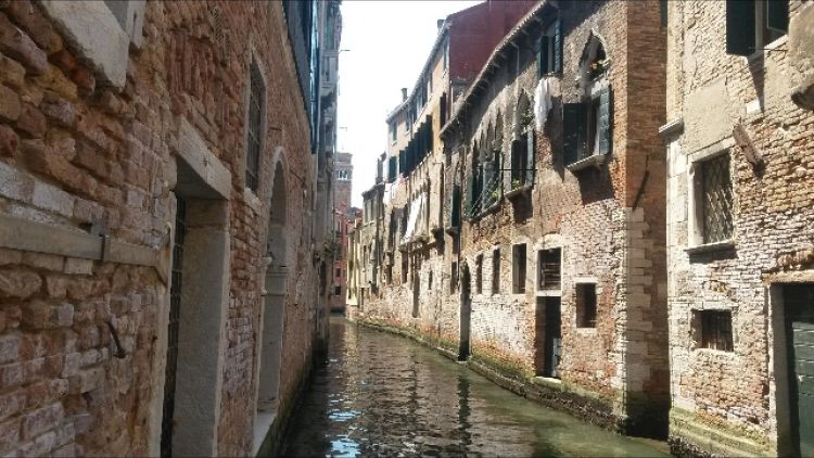 Venezia rifà i conti, 100 mila residenti