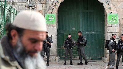 الأوقاف الإسلامية: قوات الأمن الإسرائيلية تعتدي على المصلين بالمسجد الاقصى