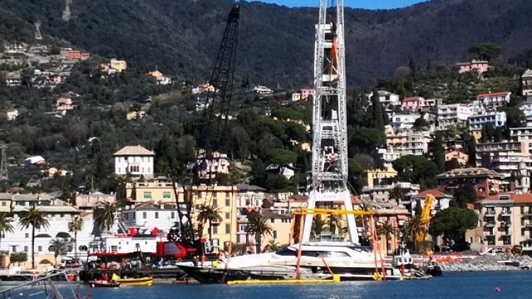 Yacht Berlusconi, via a recupero