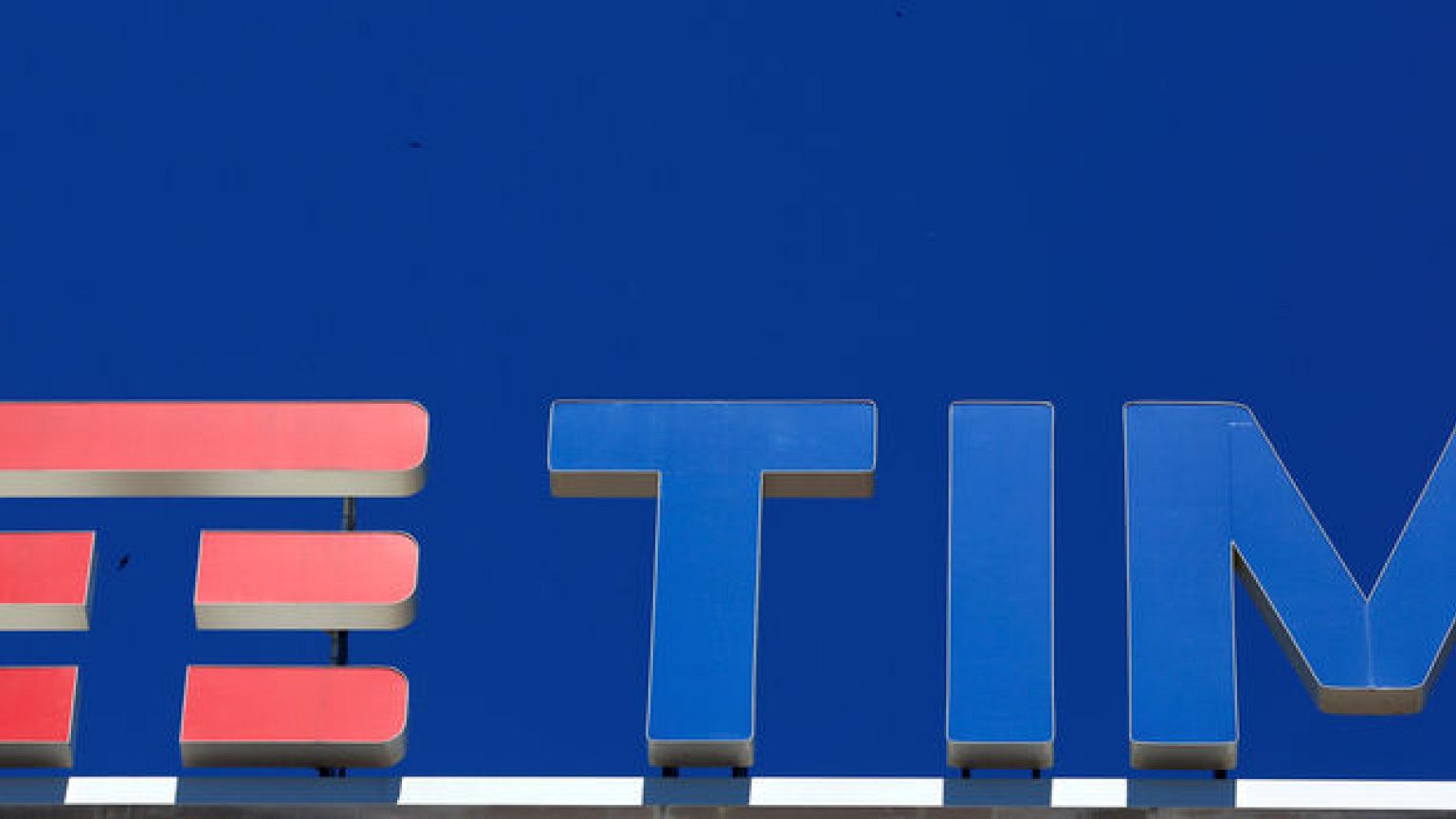 Proxy adviser tells TIM shareholders to reject Vivendi board plans