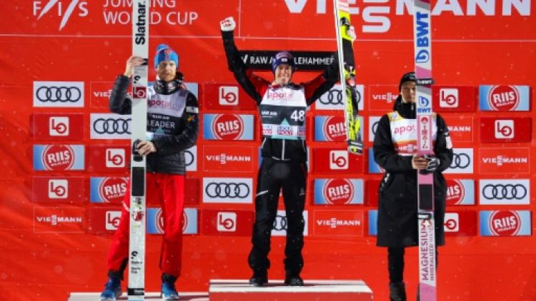 Saut à ski: Kobayashi étrenne son globe de cristal avec une 3e place à Lillehammer