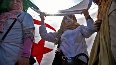 Des enseignantes manifestent dans le centre d'Alger, le 13 mars 2019 Des enseignantes manifestent dans le centre d'Alger, le 13 mars 2019