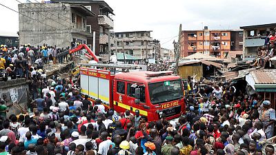 Many people, including schoolchildren, feared trapped in Nigerian building collapse Many people, including schoolchildren, feared trapped in Nigerian building collapse