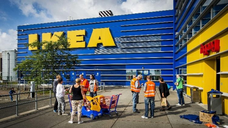 Licenziati 10 dipendenti Ikea Corsico