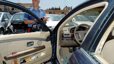 Donna strappata da auto, ladro la uccide Donna strappata da auto, ladro la uccide