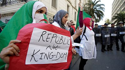 زعماء الجزائر مستعدون لبحث نظام حكم قائم على "إرادة الشعب"