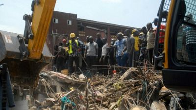 Un immeuble s'effondre à Lagos : au moins huit morts Un immeuble s'effondre à Lagos : au moins huit morts