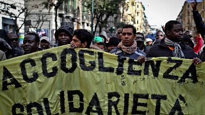 Crollano permessi umanitari,dal 27 al 2% Crollano permessi umanitari,dal 27 al 2%