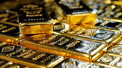 الذهب يتراجع عن مستوى 1300 دولار للأوقية مع صعود الدولار والأسهم