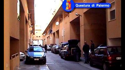 Padre e figlio uccisi allo Zen a Palermo Padre e figlio uccisi allo Zen a Palermo