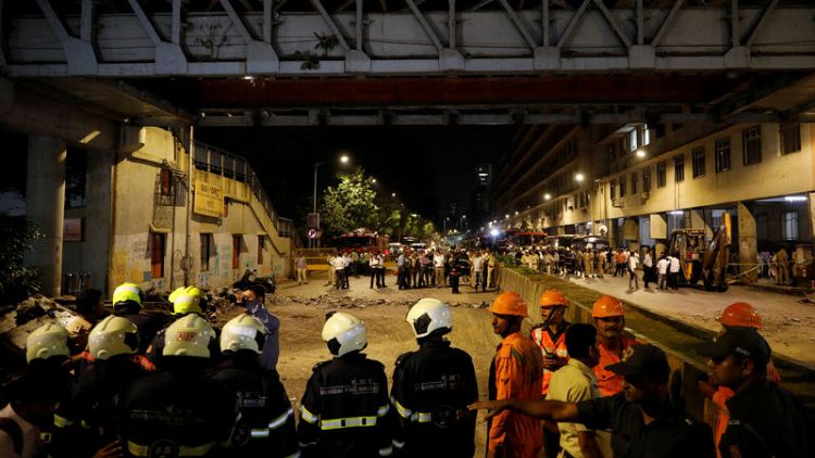 خمسة قتلى و36 مصابا في انهيار جسر للمشاة في مومباي